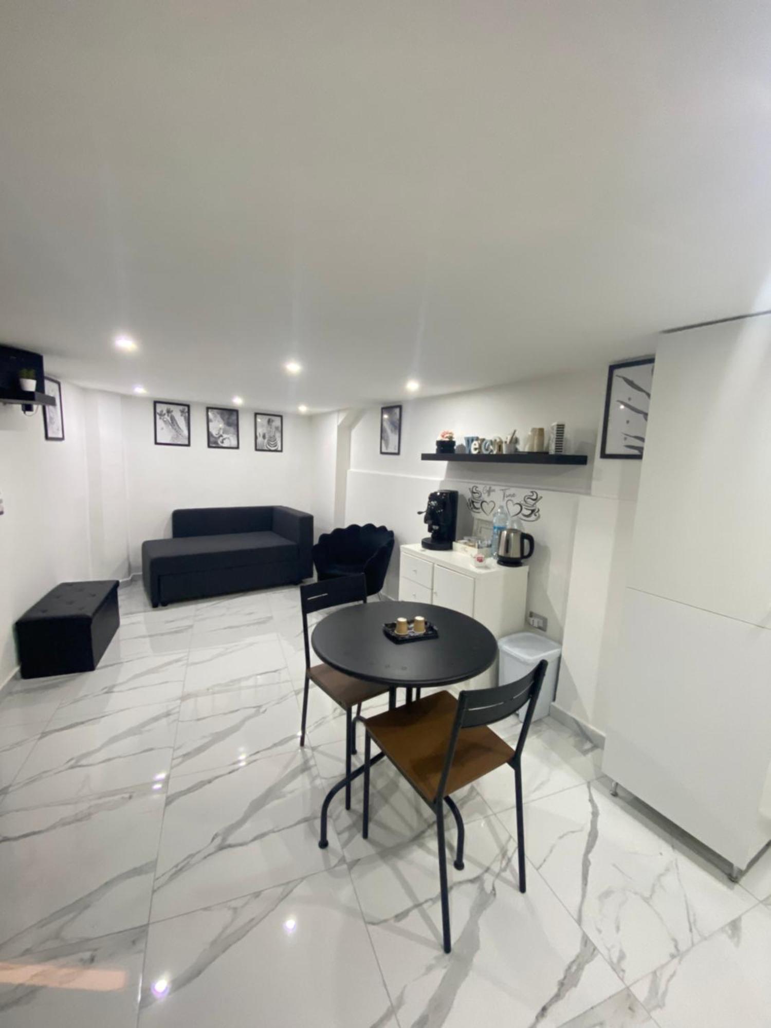 La Casetta Di Giovy Napoli Exterior foto